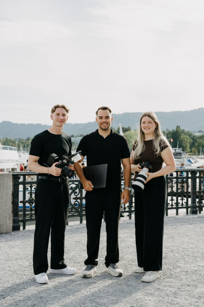 Fotoagentur Zürich – das Mediawerk Team mit Kamera am Zürichsee